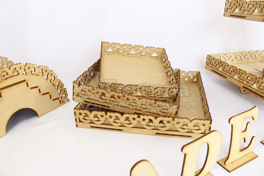 opciones para ordenar dulces y postres con estas charolas para mesa de dulces para boda.